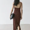 Midi-Kleid aus Stretch-Leinenmischung mit Trägern Midi-Kleid aus Stretch-Leinenmischung mit Trägern