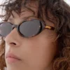 Mini-Sonnenbrille mit ovalen Gläsern im Schildpatt-Look Mini-Sonnenbrille mit ovalen Gläsern im Schildpatt-Look