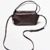 Mini-Umhängetasche aus strukturiertem Leder Mini-Umhängetasche aus strukturiertem Leder