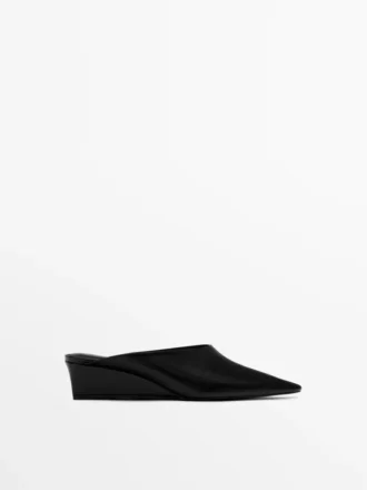 Mules mit Keilabsatz