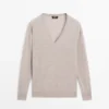 Oversize-Strickpullover mit V-Ausschnitt Oversize-Strickpullover mit V-Ausschnitt