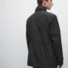 Parka mit Kapuze und Stoffdetails Parka mit Kapuze und Stoffdetails