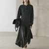 Polo-Kleid aus kontrastierendem Strick Polo-Kleid aus kontrastierendem Strick
