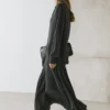 Polo-Kleid aus kontrastierendem Strick Polo-Kleid aus kontrastierendem Strick
