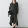 Polo-Kleid aus kontrastierendem Strick Polo-Kleid aus kontrastierendem Strick