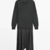 Polo-Kleid aus kontrastierendem Strick Polo-Kleid aus kontrastierendem Strick