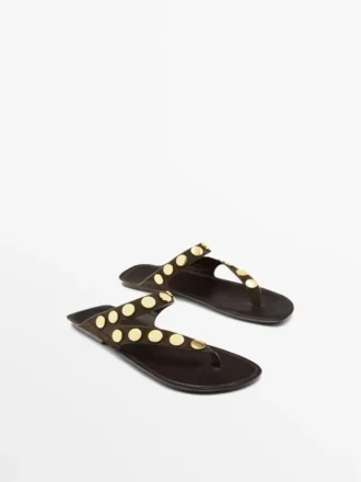 Sandalen aus Spaltleder mit Nieten