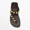 Sandalen aus Spaltleder mit Nieten Sandalen aus Spaltleder mit Nieten
