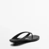 Sandalen mit mittelhohem Absatz und Zehentrenner Sandalen mit mittelhohem Absatz und Zehentrenner