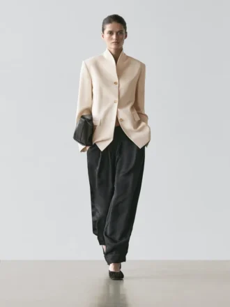 Satin-Blazer mit hohem Kragen