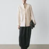 Satin-Blazer mit hohem Kragen Satin-Blazer mit hohem Kragen