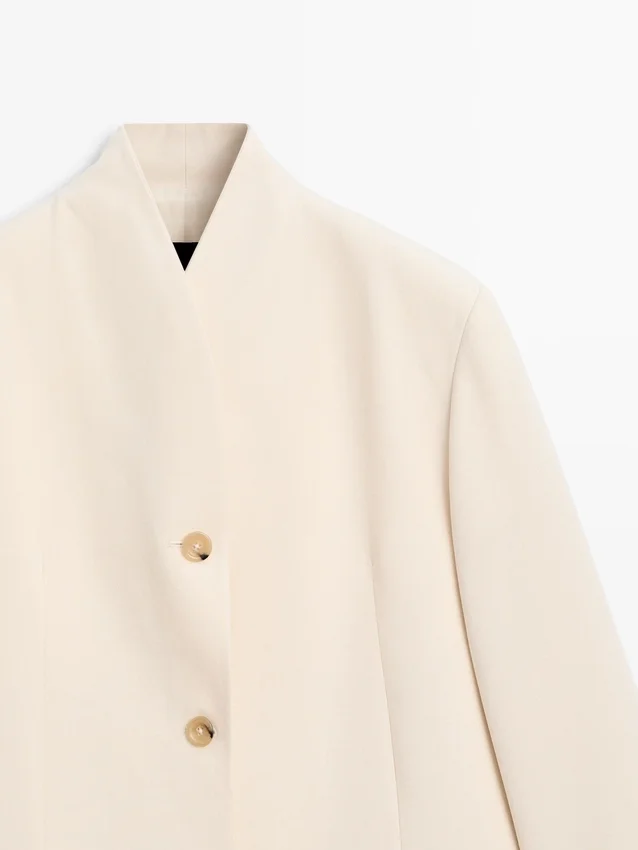 Satin-Blazer mit hohem Kragen Satin-Blazer mit hohem Kragen