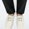 Schnürschuhe aus weichem Leder