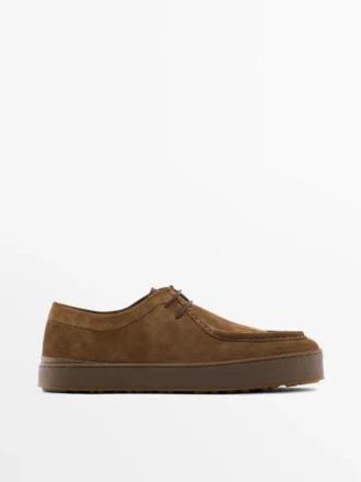 Schuhe aus Leder mit Mokassin-Spitze und klobiger Sohle