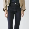 Skinny-Jeans mit hoher Taille und ausgestelltem Bein Skinny-Jeans mit hoher Taille und ausgestelltem Bein