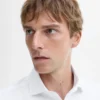 Slim-Fit-Hemd aus 100 % Baumwolle Slim-Fit-Hemd aus 100 % Baumwolle