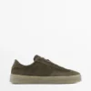 Sneaker aus gespaltenem Wildleder Sneaker aus gespaltenem Wildleder