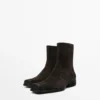 Stiefeletten aus gebürstetem Spaltleder Stiefeletten aus gebürstetem Spaltleder
