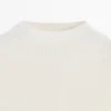 Strickkleid mit passenden Details Strickkleid mit passenden Details
