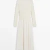 Strickkleid mit passenden Details Strickkleid mit passenden Details