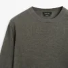 Strickpullover aus Leinen mit Rundhalsausschnitt Strickpullover aus Leinen mit Rundhalsausschnitt