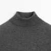 Strickpullover aus Wollmischung mit hohem Kragen