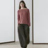 Strickpullover mit U-Boot-Ausschnitt Strickpullover mit U-Boot-Ausschnitt