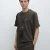 T-Shirt aus 100 % Baumwolle mit kontrastierendem Ausschnitt