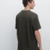 T-Shirt aus 100 % Baumwolle mit kontrastierendem Ausschnitt