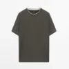T-Shirt aus 100 % Baumwolle mit kontrastierendem Ausschnitt