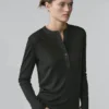 T-Shirt aus Wollmischung mit Henley-Ausschnitt T-Shirt aus Wollmischung mit Henley-Ausschnitt