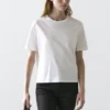 T-Shirt mit normaler Passform und kurzen Ärmeln T-Shirt mit normaler Passform und kurzen Ärmeln