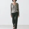 T-Shirt mit V-Ausschnitt und Spitzendetail
