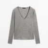 T-Shirt mit V-Ausschnitt und Spitzendetail