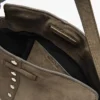 Tasche aus Spaltleder mit Nietenverzierung Tasche aus Spaltleder mit Nietenverzierung