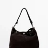 Tasche aus Spaltveloursleder mit Ösen Tasche aus Spaltveloursleder mit Ösen