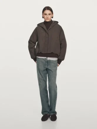 wasserabweisende bomberjacke mit kapuze 1 330x440 - Wasserabweisende Bomberjacke mit Kapuze
