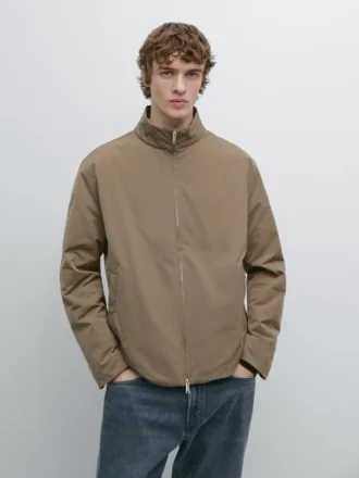 Wasserabweisende Daunenjacke mit hohem Kragen