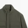Wasserabweisende Daunenjacke mit Taschen Wasserabweisende Daunenjacke mit Taschen