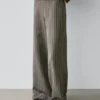 Weit geschnittene Hose mit gestreiften Details
