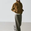 Weit geschnittene Hose mit gestreiften Details