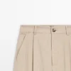 Weit geschnittene Hose mit hoher Taille Weit geschnittene Hose mit hoher Taille