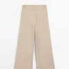 Weit geschnittene Hose mit hoher Taille Weit geschnittene Hose mit hoher Taille
