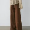 Weite Hose aus Wildleder mit Taschen Weite Hose aus Wildleder mit Taschen