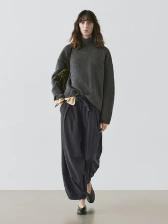 weite plissee hose mit weitem bein 1 330x440 - Weite Plissee-Hose mit weitem Bein
